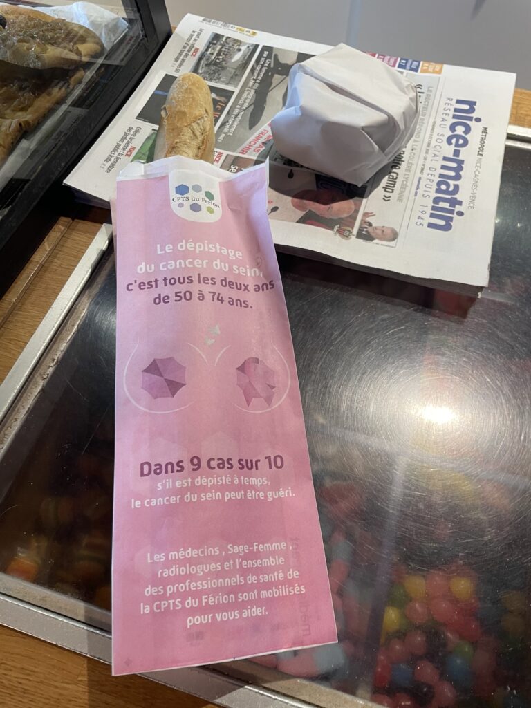 Le message de prévention imprimé sur les sacs à pain Octobre Rose de la CPTS du Férion